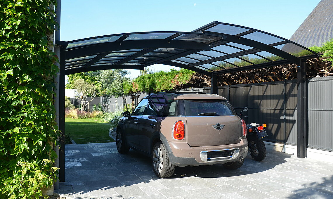 Carport extérieur pour voiture